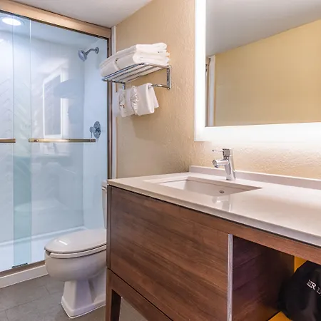 Holiday Inn Miami International Airport By Ihg Miami Springs Exterior photo