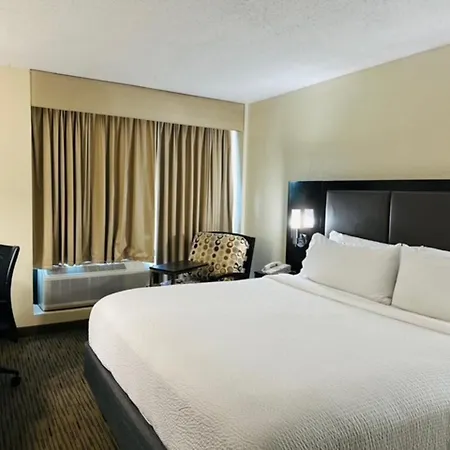 Holiday Inn Miami International Airport By Ihg Miami Springs Exterior photo
