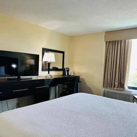 Holiday Inn Miami International Airport By Ihg Miami Springs Exterior photo